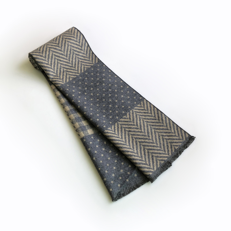 Écharpe en cachemire avec pomp - Cashmere Scarf Wrap avis et prix